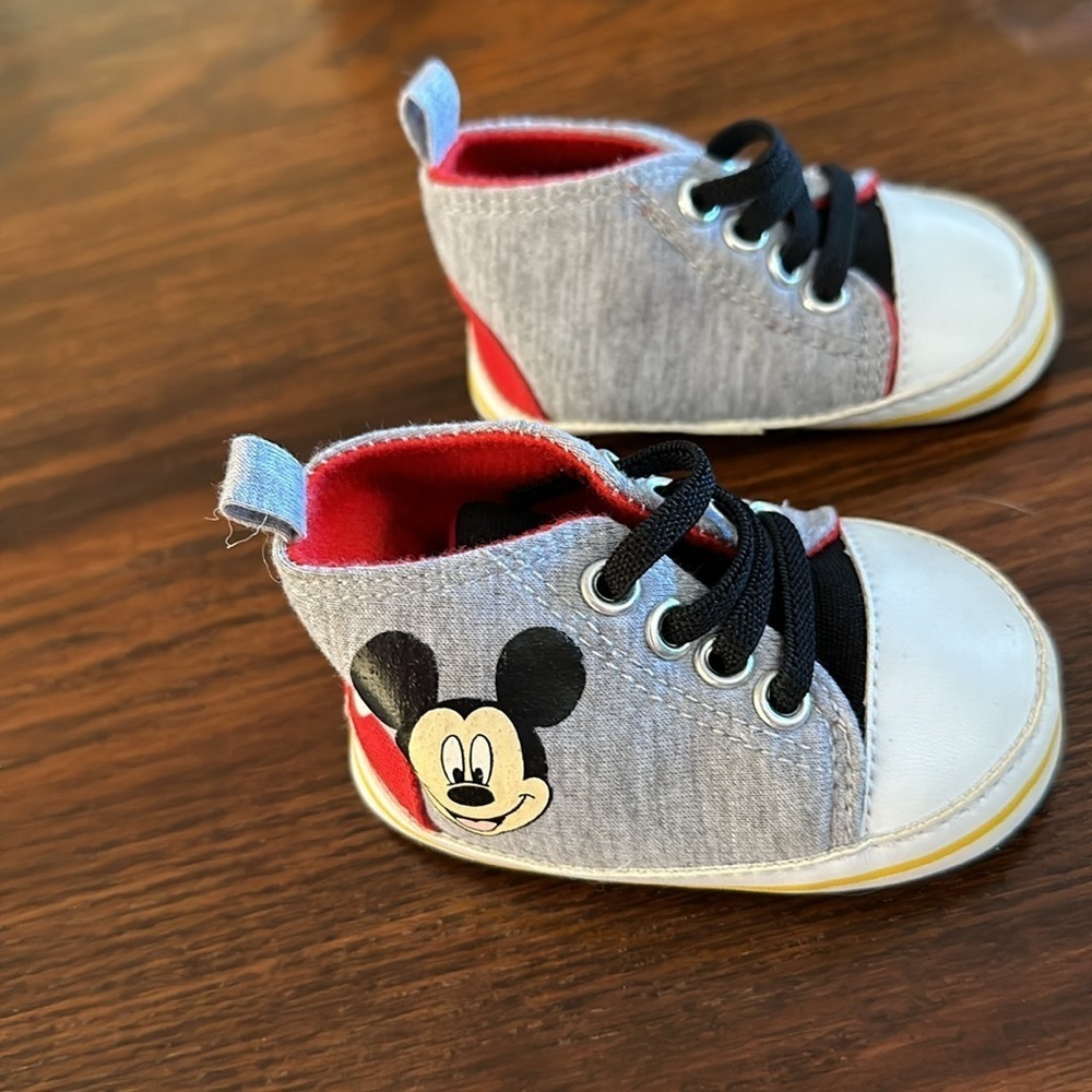 🎈🎈 3 pair of shoes all size 3-6 month. One Disney, 1 Gerber, one Child of Mine - Picture 5 of 12